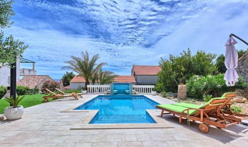 Lantana Holiday Home