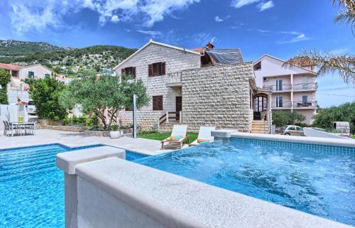 Lantana Holiday Home