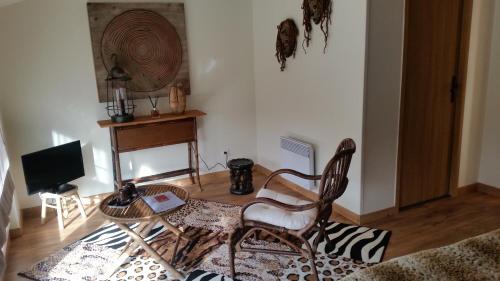 a living room with two chairs and a table at Le Clos d'Any in Fontet