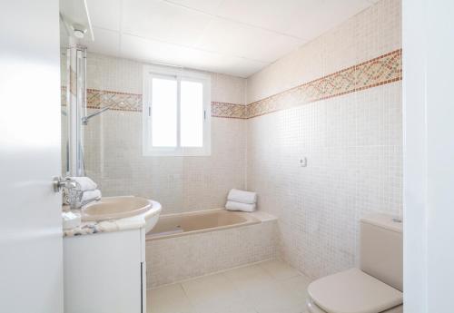 Kúpeľňa v ubytovaní Apartamentos InterSalou Priorat