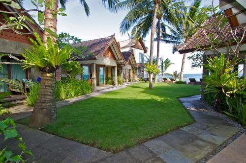 Taman di luar Bayshore Villa