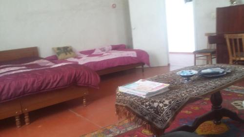 Ein Bett oder Betten in einem Zimmer der Unterkunft Shushan GUEST HOUSE