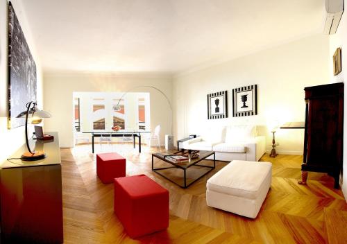 a living room with a white couch and a table at R&B Santo Stefano in Bologna