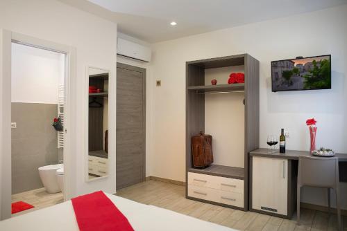 a bedroom with a bed and a bathroom with a toilet at Viverenumana in Numana