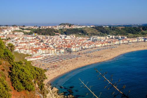 an aerial view of a beach with a group of people at Hotel Lis Batalha in Batalha