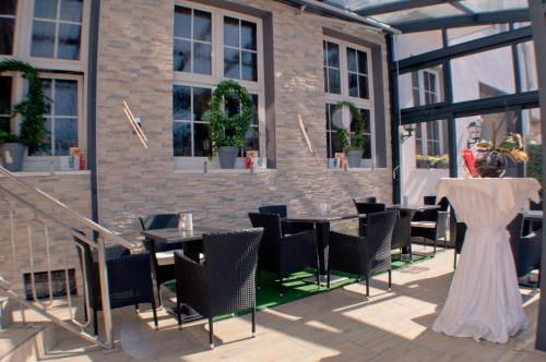 a wedding dress on a table and chairs on a patio at Hotel Stadt Emmerich in Emmerich