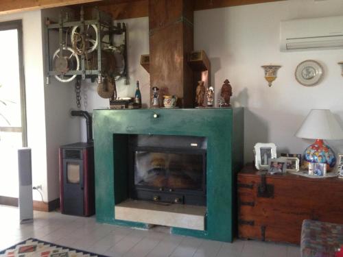 a living room with a green fireplace in it at Carmen de Nella Eco Lodge 4* in Caprino Veronese
