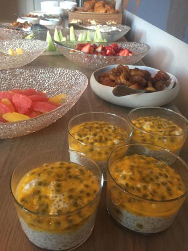 Makanan di atau berdekatan hotel