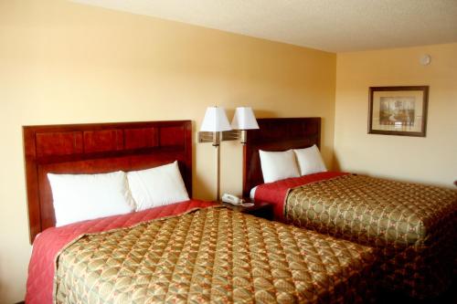 En eller flere senge i et værelse på Budget Inn Flagstaff