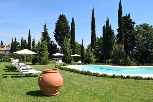 Bazén v ubytování Borgo San Giusto nebo v jeho okolí