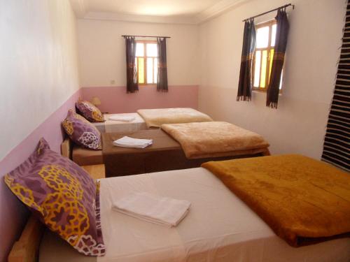 Een bed of bedden in een kamer bij Gite Tigmi Azrur
