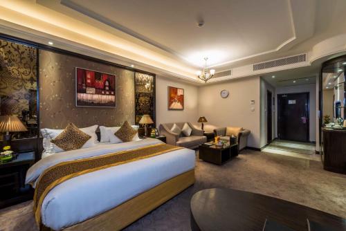a hotel room with a large bed and a couch at Boudl Al Woroud in Riyadh