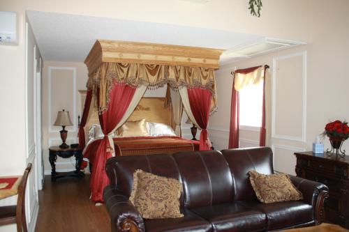 a living room with a couch and a bed at Woodrow House Bed & Breakfast in Lubbock