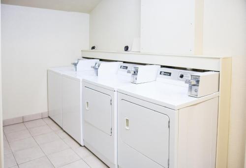 A kitchen or kitchenette at Days Inn by Wyndham High Level