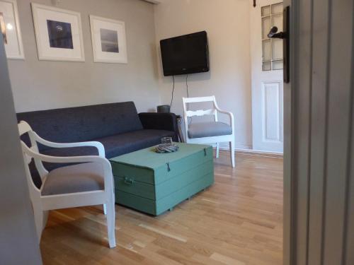 a living room with a couch and a table at Feine Laube in Berlin