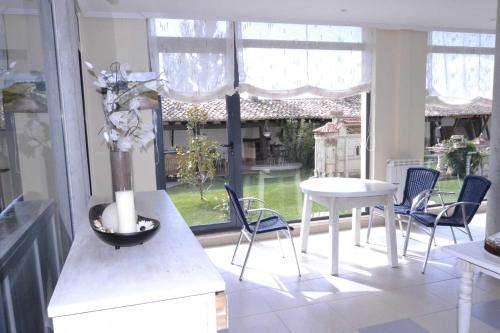 a dining room with a table and chairs and a window at Amanecer en Campos in Población de Campos