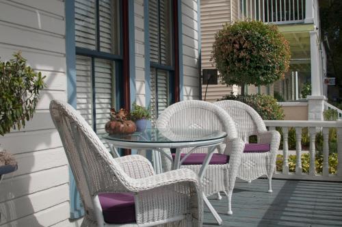 Balkoni atau teres di Carriage Way Inn Bed & Breakfast Adults Only - 21 years old and up