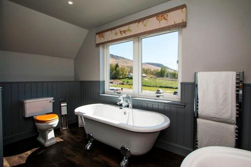 Koupelna v ubytování Glen Clova Hotel & Luxury Lodges