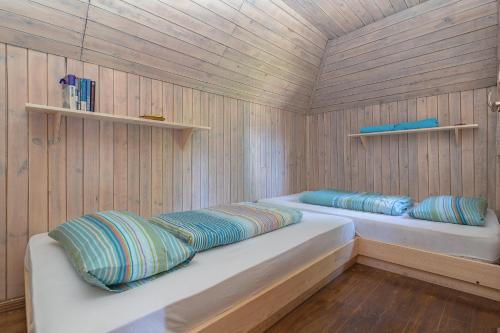 Tempat tidur dalam kamar di Chalet Pehta Velika Planina