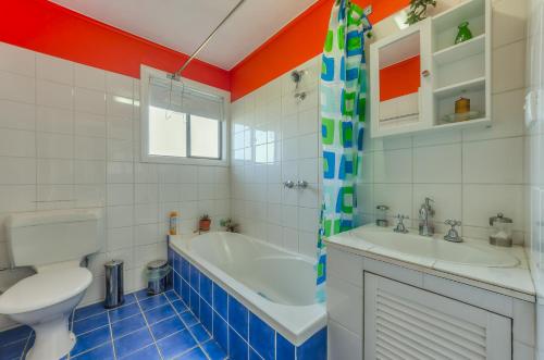 a bathroom with a tub and a toilet and a sink at Bayviews in Portarlington