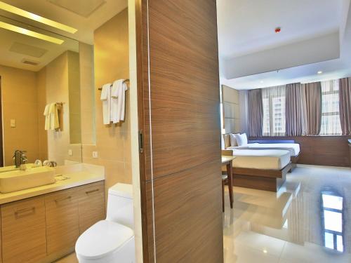 Koupelna v ubytování Valero Grand Suites by Swiss-Belhotel