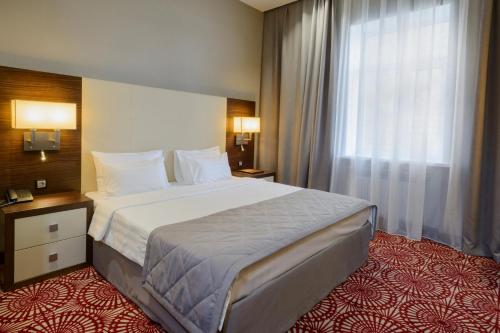 Кровать или кровати в номере Hotel Senator