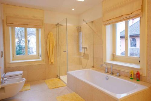 Phòng tắm tại Entire Zurich Villa, Your Private Luxury Escape