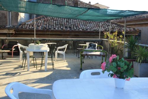 an outdoor patio with tables and chairs and an audience at Al Seminario in Tivoli
