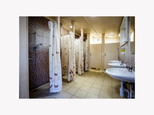 Vonios kambarys apgyvendinimo įstaigoje Po Švyturiu