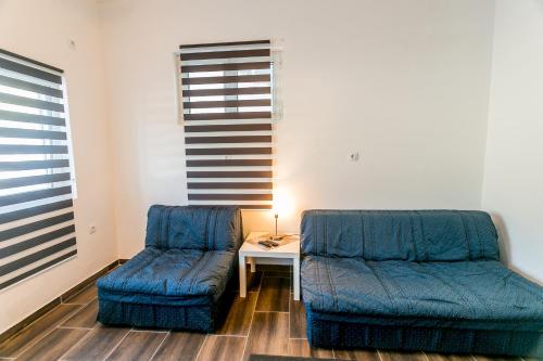Ruang duduk di Tramonto Apartments