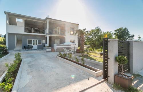 Taman di luar Tramonto Apartments