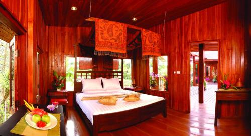 Ліжко або ліжка в номері Fueng Fah Riverside Gardens Resort