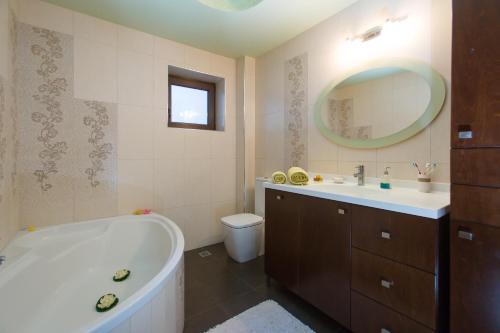 Kúpeľňa v ubytovaní Luxury Maisonette Afro