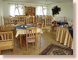 a dining room with a table and chairs and a table and chairsktop at Hotel Garni Burgstemmer Hof in Burgstemmen