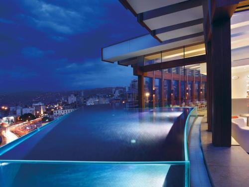 Piscina de la sau aproape de Le Gray