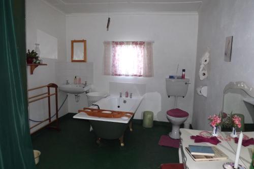 A bathroom at Verbe Farm Accommodation