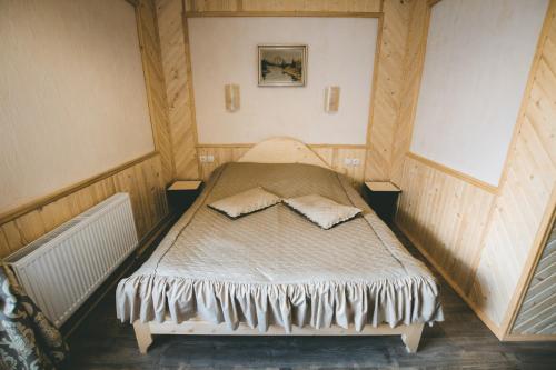 a small bedroom with a bed in the corner at Skarbivka in Vorokhta