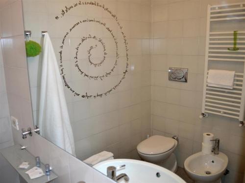 Kylpyhuone majoituspaikassa freemocco