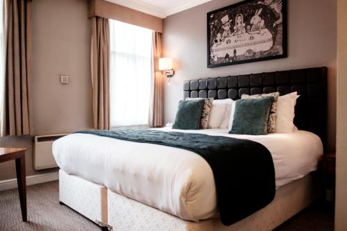 The Mad Hatter Hotel Image