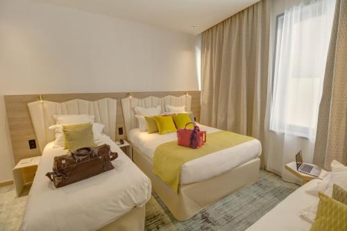Ένα ή περισσότερα κρεβάτια σε δωμάτιο στο Best Western Plus Comedie Saint Roch