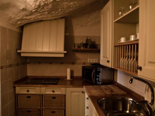 A kitchen or kitchenette at Casa Rural el Castillico