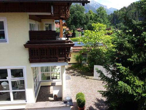 a house with a balcony on the side of it at Hotel Kleiner König in Schwangau