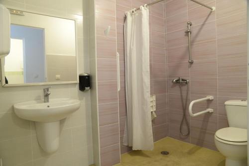 Phòng tắm tại Albergue Mar de Fora