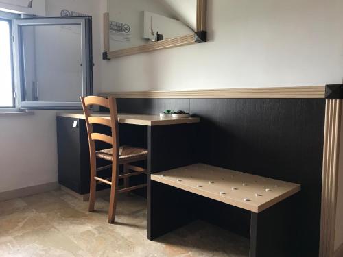 a desk and a chair in a small room at Rosso Di Sera in Citta' Sant'Angelo