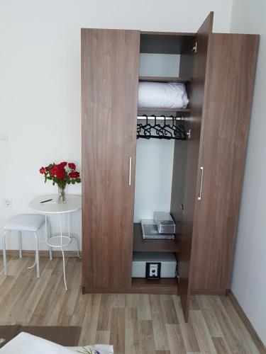 a cupboard with a bed and a table in a room at Apartmani Hršak in Krapina