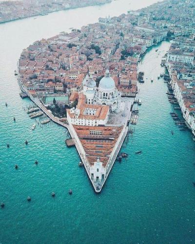 Friendly Venice Suites photo 52