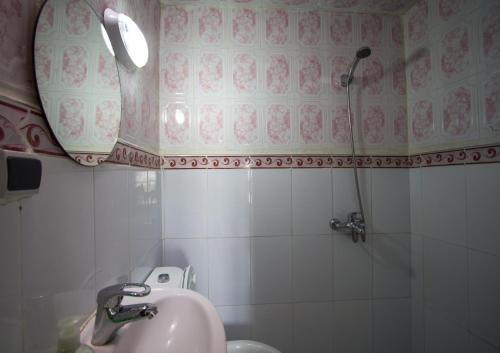 Koupelna v ubytování Hôtel Fontaine Campini