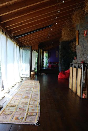 a living room with a rug on the floor and windows at MIL MADREÑAS ROJAS in Salientes