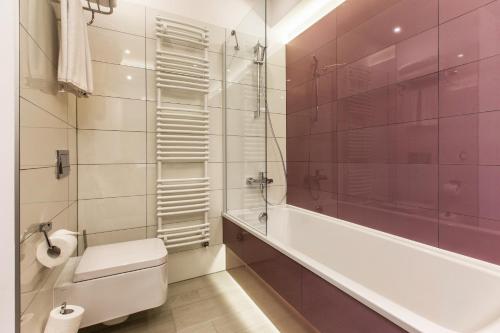 a bathroom with a tub and a toilet and a sink at Mava Apartamente in Constanţa