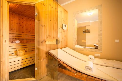 a sauna with a bed and a mirror at Nemeth Camping Spa & Pool Access in Sovata